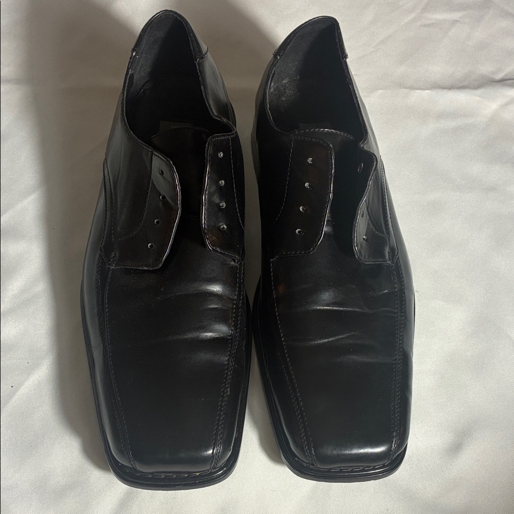 Men’s dress oxford’s size 14. All man-made yet EUC.